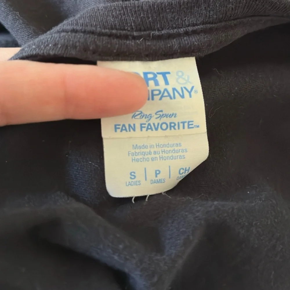 Multi color horse on black t shirt - Picture 5 of 5